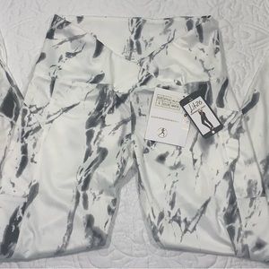 Lit26 Woman's High Waisted Performance Yoga Pants / Leggings With Pockets Size S